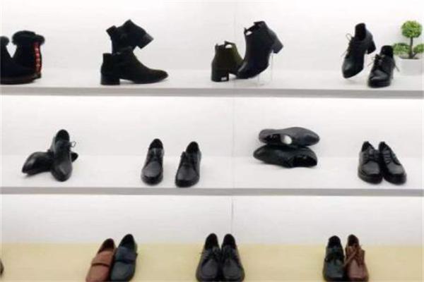 路上鞋业 从脚步到时尚，鞋业的发展与未来展望